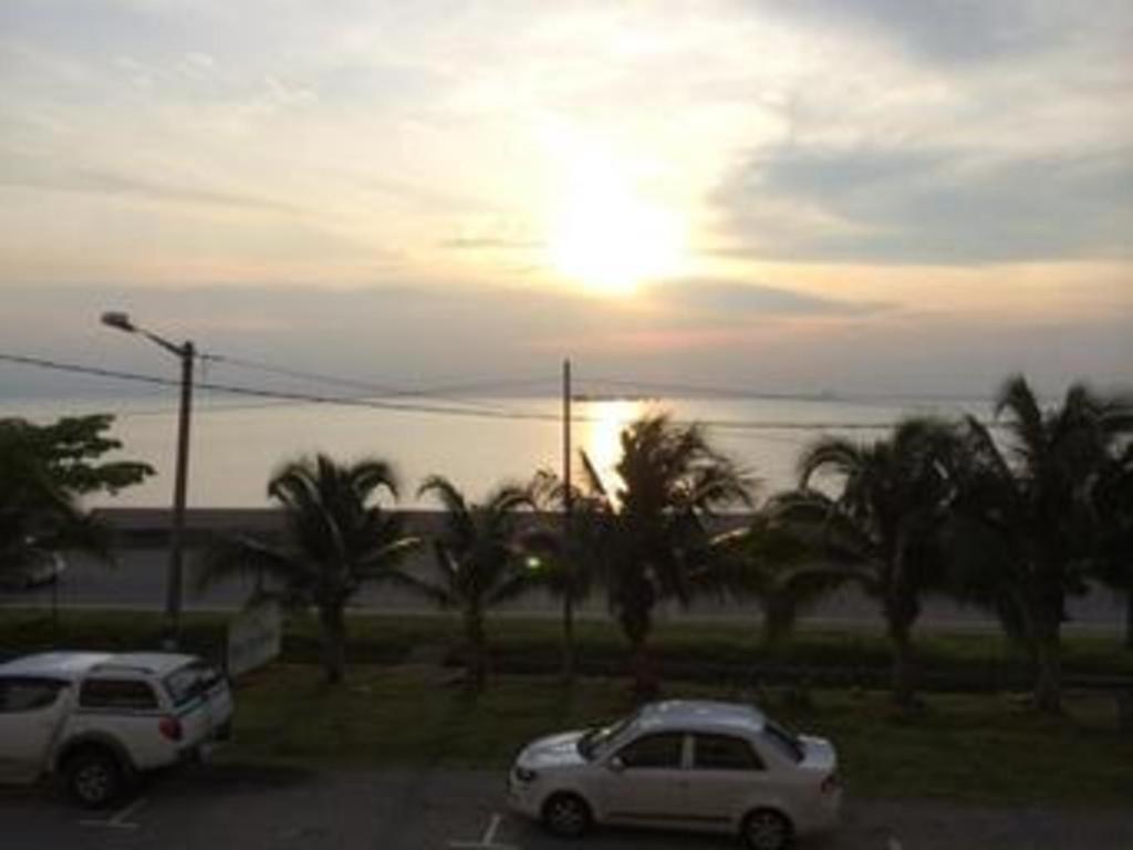 Sea Front Hotel פורט דיקסון מראה חיצוני תמונה