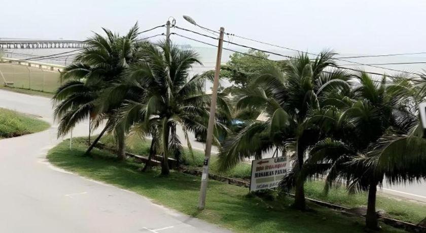 Sea Front Hotel פורט דיקסון מראה חיצוני תמונה